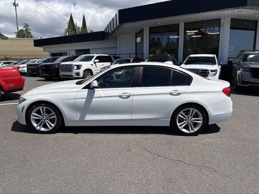 Alpine White 2016 BMW 320 i