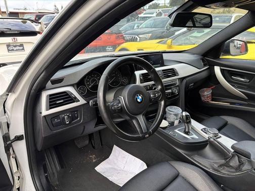 Alpine White 2016 BMW 320 i