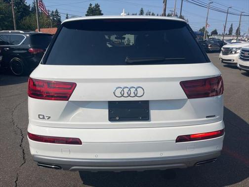 Photo 4 of 27 of 2017 Audi Q7 2.0T Premium