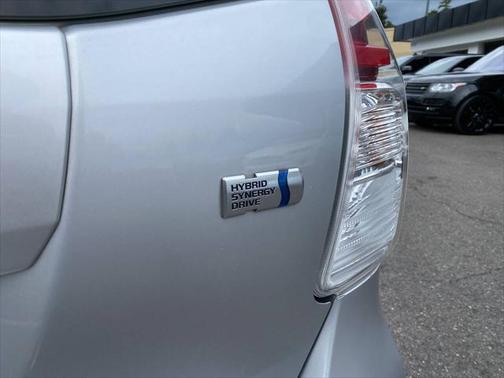 2017 Toyota Prius v Five