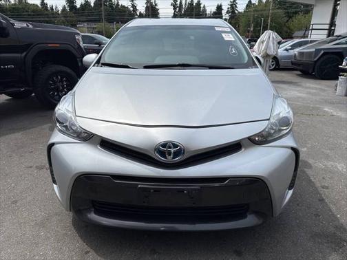 2017 Toyota Prius v Five