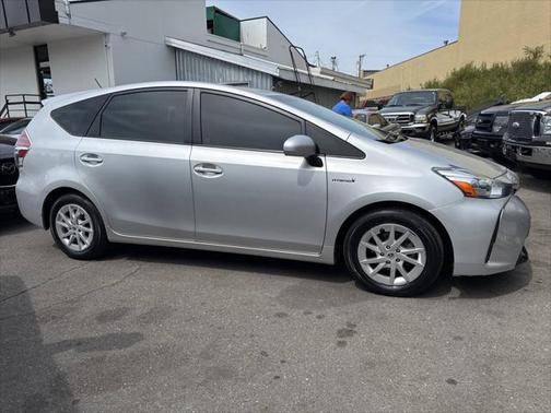 2017 Toyota Prius v Five