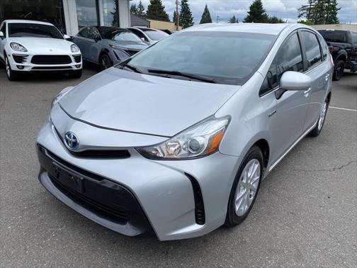 2017 Toyota Prius v Five