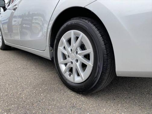 2017 Toyota Prius v Five