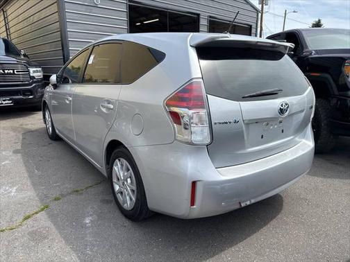 2017 Toyota Prius v Five