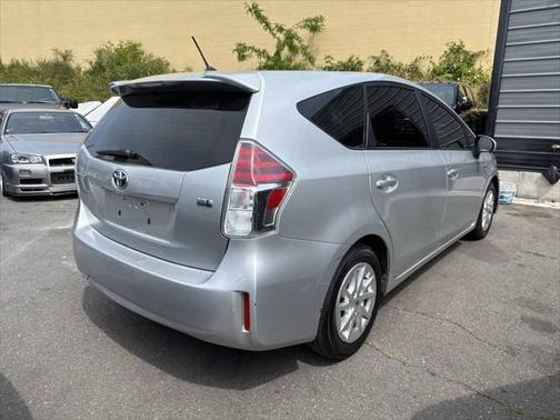 2017 Toyota Prius v Five