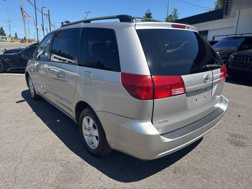 2004 Toyota Sienna CE