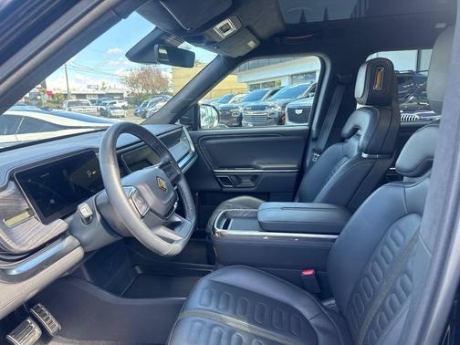 2023 Rivian R1S Adventure