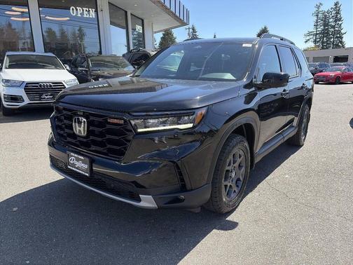 Crystal Black Pearl 2025 Honda Pilot TrailSport