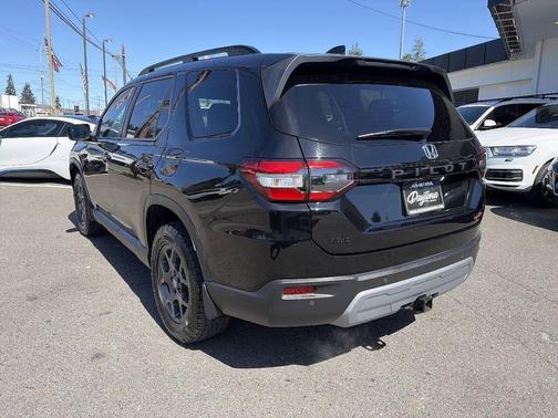 Crystal Black Pearl 2025 Honda Pilot TrailSport