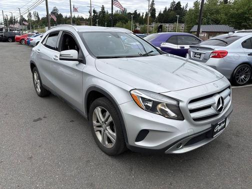 Polar Silver Metallic 2017 Mercedes-Benz GLA 250 4MATIC