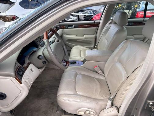 2001 Cadillac Seville Base