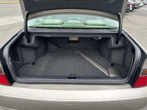 2001 Cadillac Seville Base