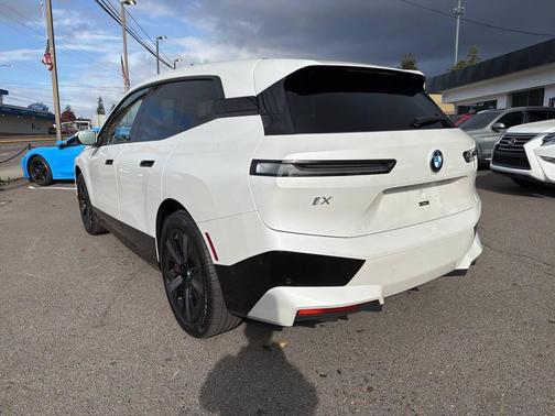 2025 BMW iX xDrive50