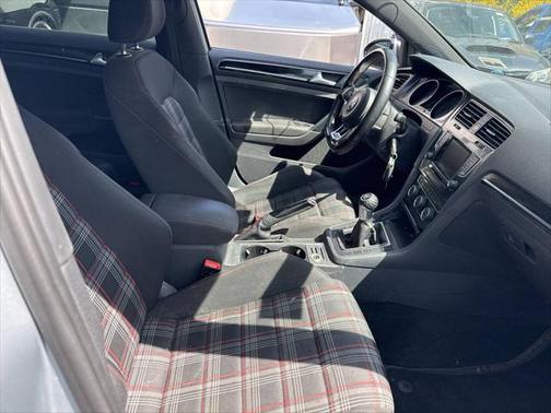 2015 Volkswagen Golf GTI 2.0T S 4-Door