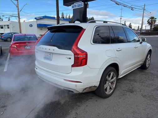 2016 Volvo XC90 Hybrid T8 Momentum