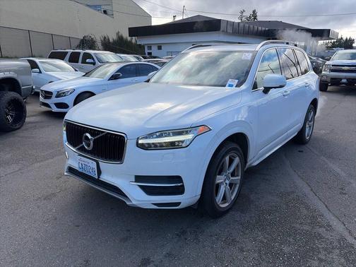 2016 Volvo XC90 Hybrid T8 Momentum