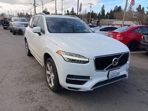 2016 Volvo XC90 Hybrid T8 Momentum