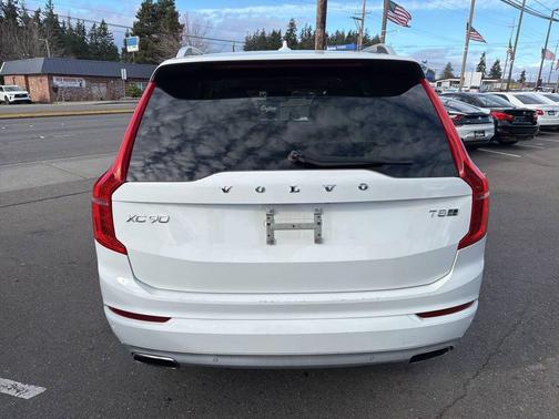 2016 Volvo XC90 Hybrid T8 Momentum