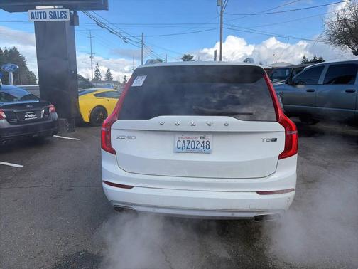 2016 Volvo XC90 Hybrid T8 Momentum