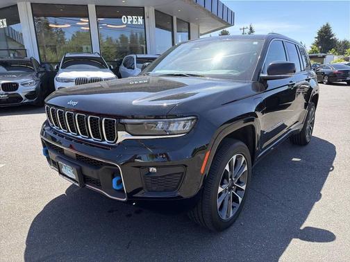 Diamond Black Crystal Pearlcoat 2023 Jeep Grand Cherokee 4xe Overland