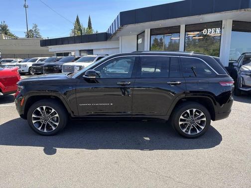 Diamond Black Crystal Pearlcoat 2023 Jeep Grand Cherokee 4xe Overland