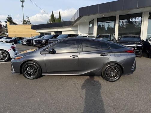 Magnetic Gray Metallic 2017 Toyota Prius Prime Advanced