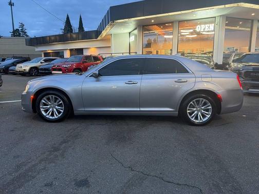 2018 Chrysler 300 Touring