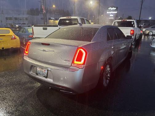 2018 Chrysler 300 Touring