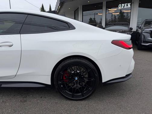 Alpine White 2021 BMW M4 Competition