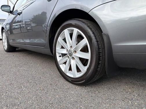 Platinum Gray Metallic 2012 Volkswagen Jetta SportWagen TDI