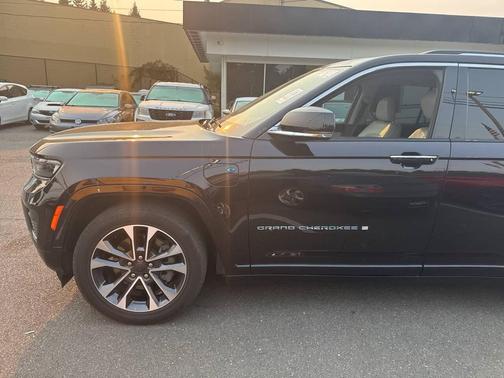 2022 Jeep Grand Cherokee 4xe Overland