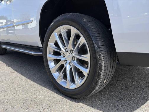 Crystal White Tricoat 2018 Cadillac Escalade Luxury