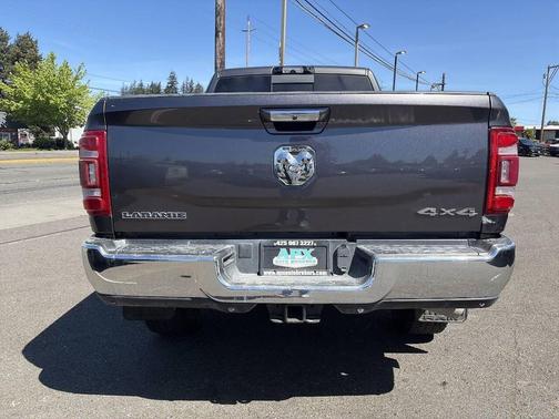 Granite Crystal Metallic Clearcoat 2022 RAM 2500 Laramie Crew Cab 4x4 6'4' Box