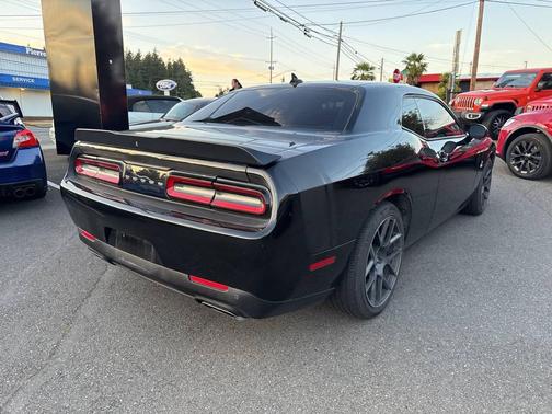 2016 Dodge Challenger R/T Scat Pack