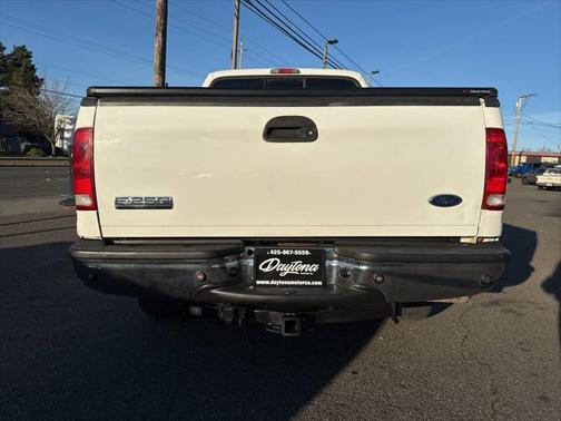 2005 Ford F-250 XLT Crew Cab
