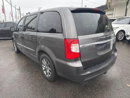 2015 Chrysler Town & Country S
