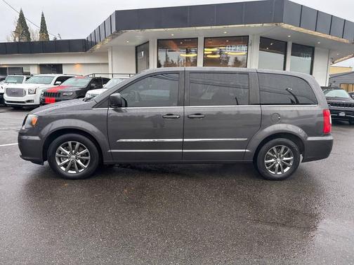 2015 Chrysler Town & Country S