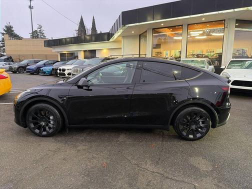 2022 Tesla Model Y Long Range Dual Motor All-Wheel Drive
