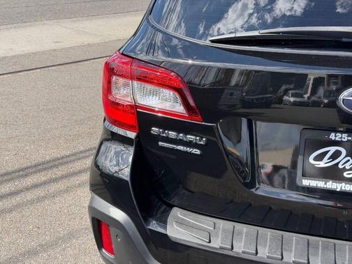 Crystal Black Silica 2018 Subaru Outback 2.5i Limited