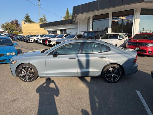 2024 Volvo S60 B5 Core Dark Theme