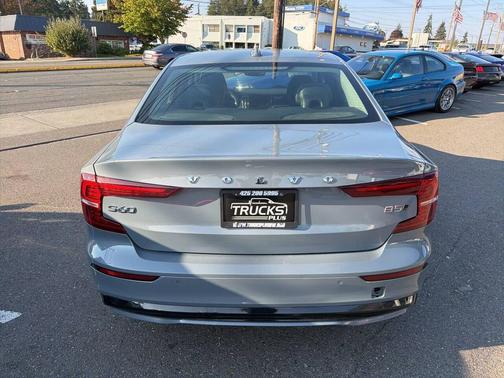 2024 Volvo S60 B5 Core Dark Theme
