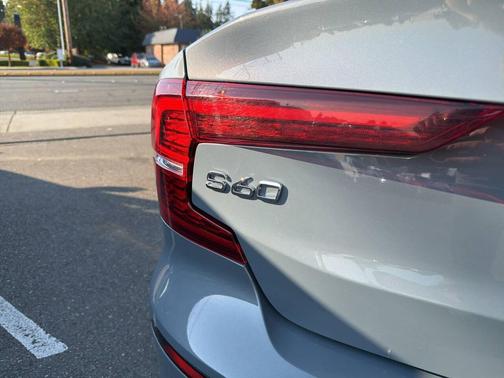 2024 Volvo S60 B5 Core Dark Theme