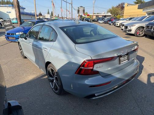 2024 Volvo S60 B5 Core Dark Theme