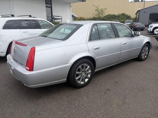 Radiant Silver Metallic 2011 Cadillac DTS Premium Collection