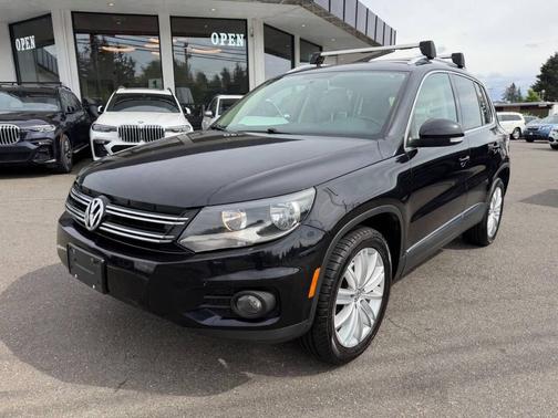 Deep Black Metallic 2014 Volkswagen Tiguan Auto SEL