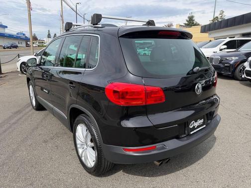 Deep Black Metallic 2014 Volkswagen Tiguan Auto SEL