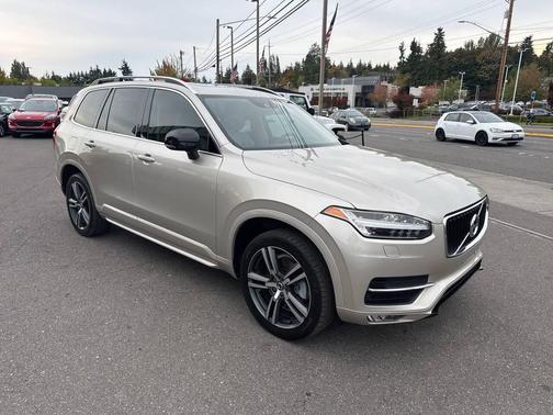 2016 Volvo XC90 T6 Momentum