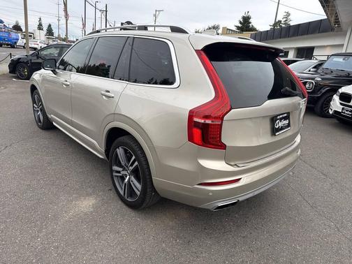 2016 Volvo XC90 T6 Momentum