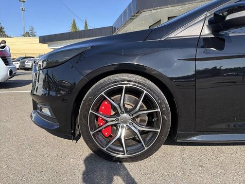 Shadow Black 2016 Ford Focus ST